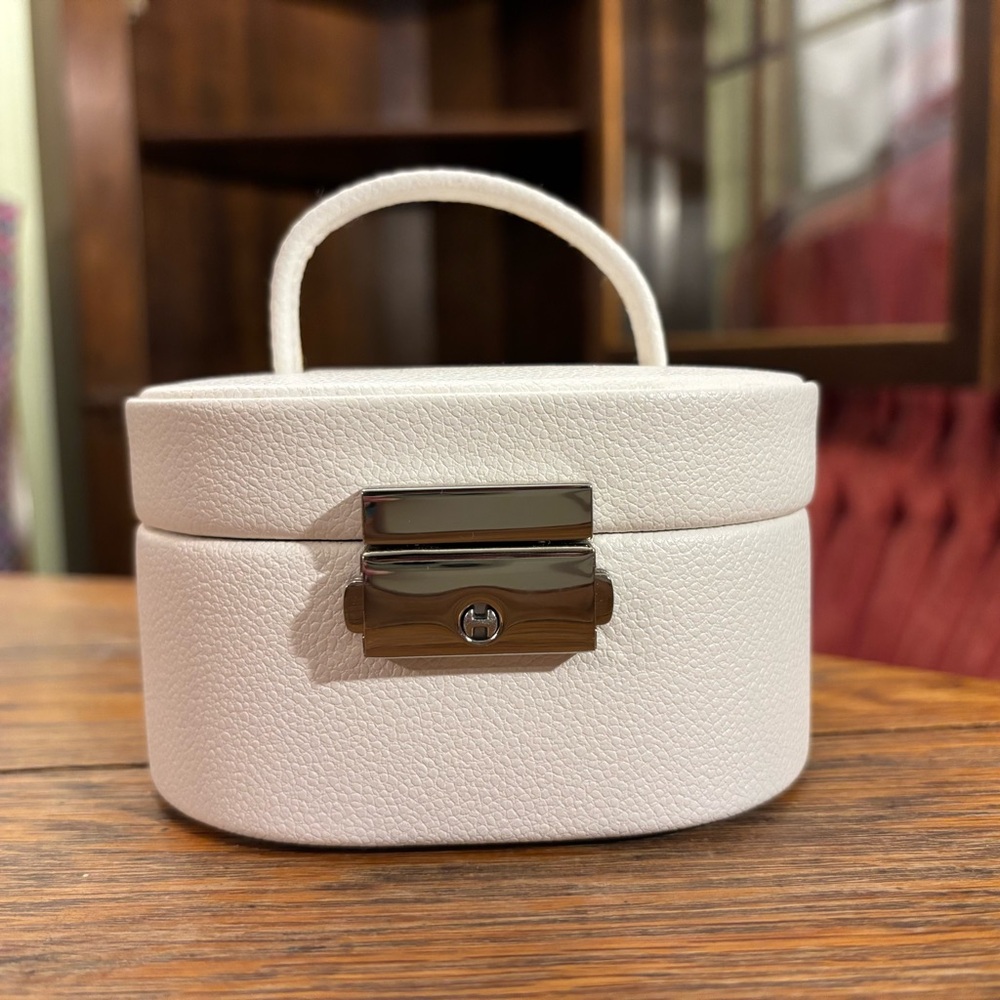 WOLF White Cosmetic Case